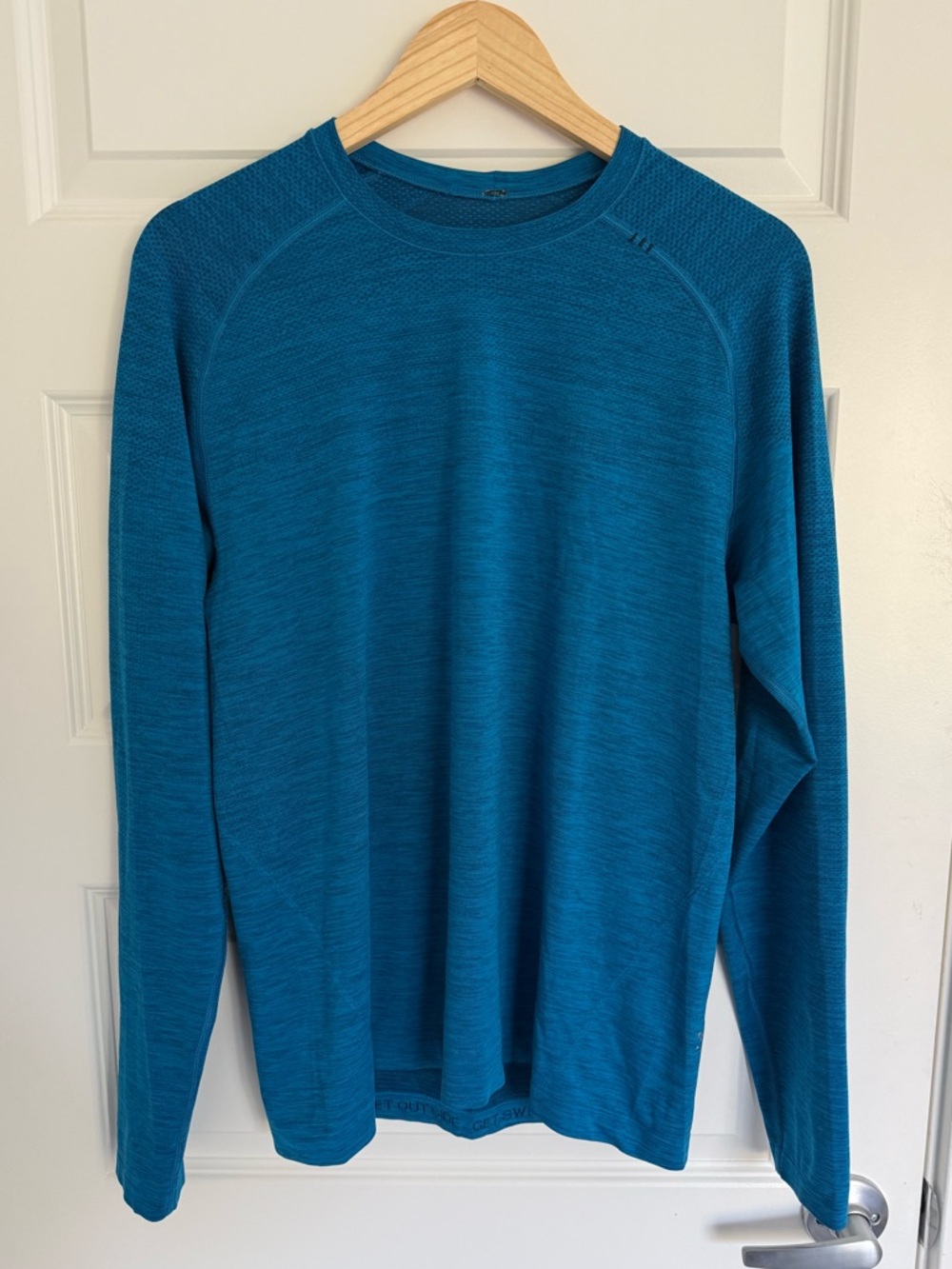 Lululemon Shirt Men Medium Metal Vent Tech Long Sleeve Athletic Gym Workout Blue